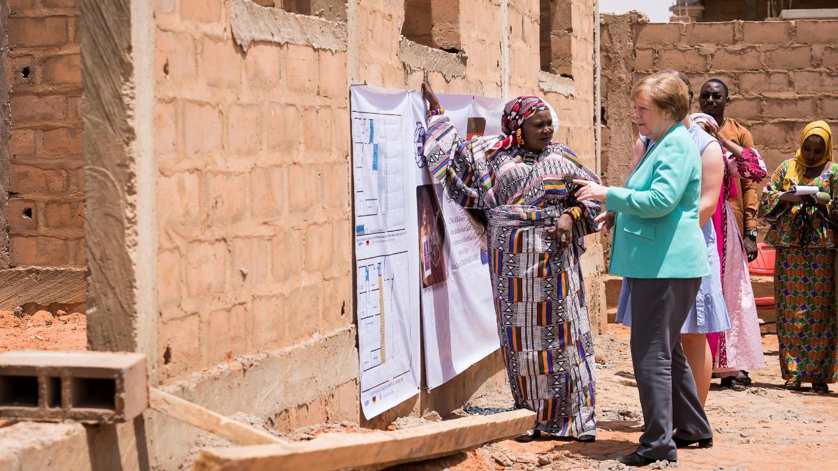 Mariama Moussa och Angela Merkel